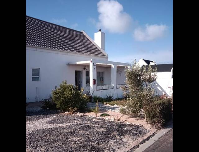 2 BEDROOM HOUSE FOR SALE IN GOLDEN MILE